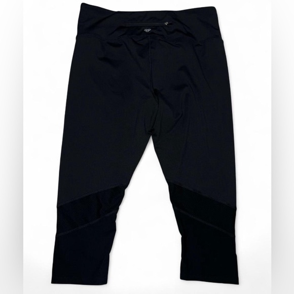 FOREVER 21 Capri Leggings • Jet Black Activewear • Large • With Pocket • Mesh - Picture 3 of 8